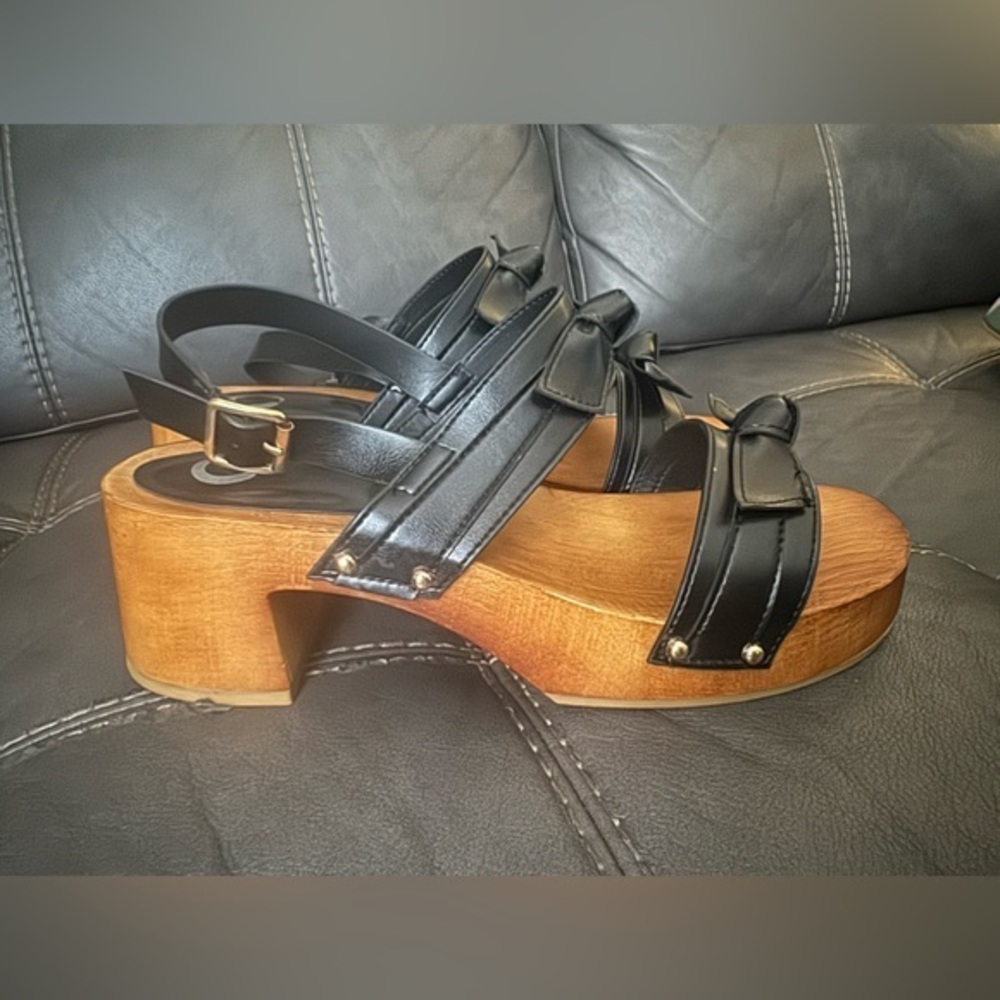 Journee Black Tia Sandals Size 11